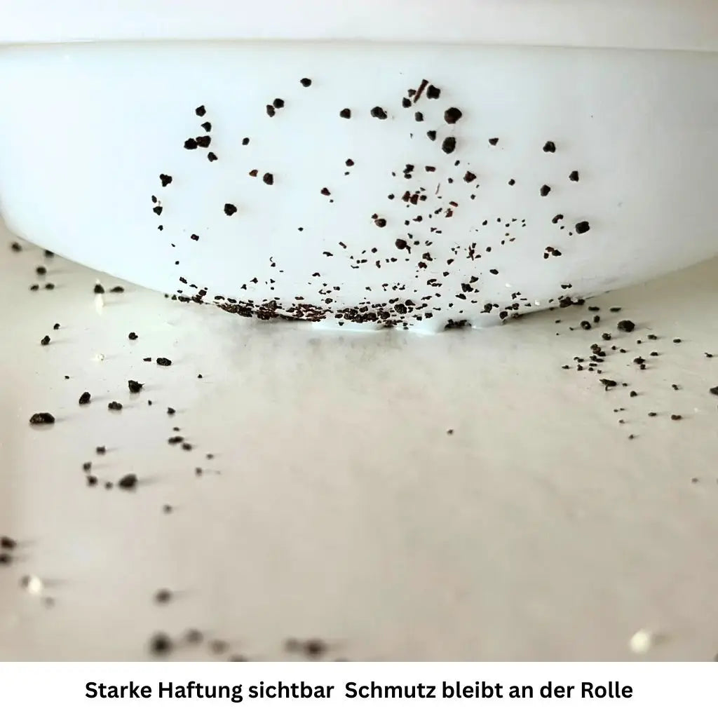 Starke Haftung sichtbar – Schmutz bleibt an der Rolle kleben