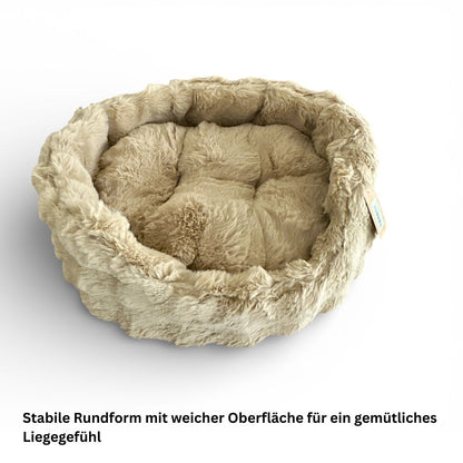 Beiges Hunde Bett Nomi mit sichtbarer Innenfläche und weichem erhöhtem Rand von oben fotografiert.