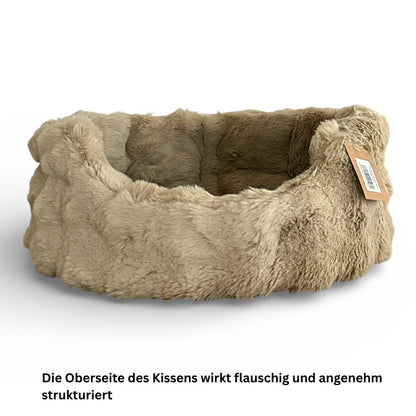Seitliche Produktansicht des beigen Hunde Bett Nomi mit weicher Form und kuscheligem Rand