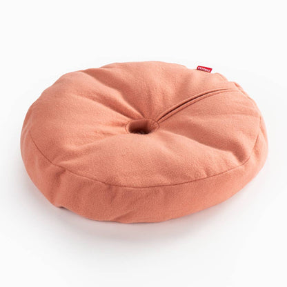 Rundes oranges Katzenbett aus flauschigem Material