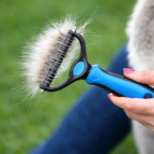 Unterfell Hundebuerste entfernt lose Haare aus dem Fell eines Hundes