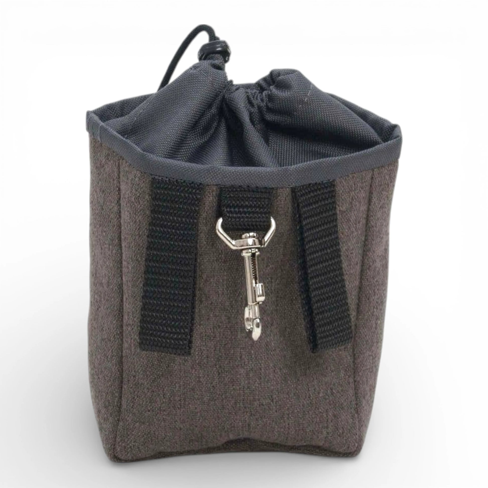 Rückseite der Loomi Leckerlitasche mit silbernem Karabiner und Gürtelschlaufen zur Befestigung