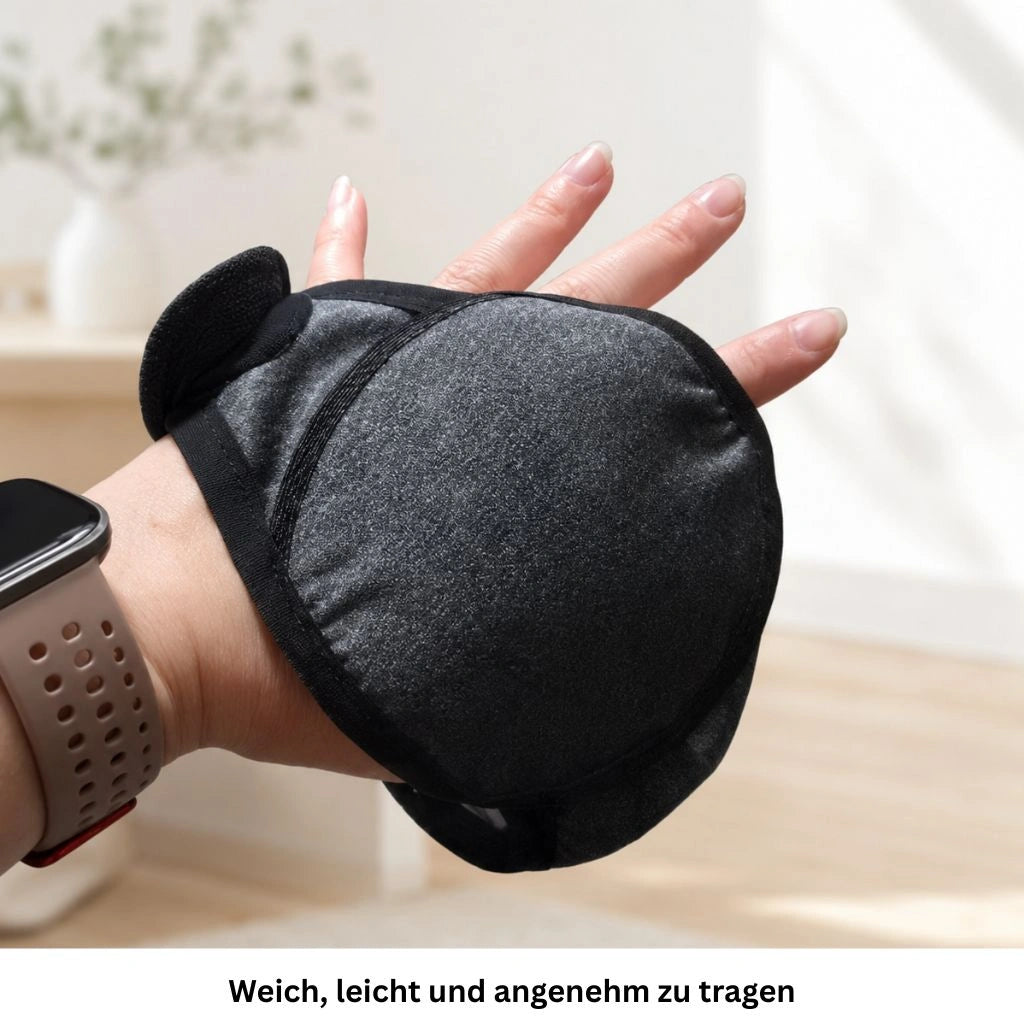 Schwarzer elastischer Hunde-Ohrenschutz wird mit einer Hand gehalten
